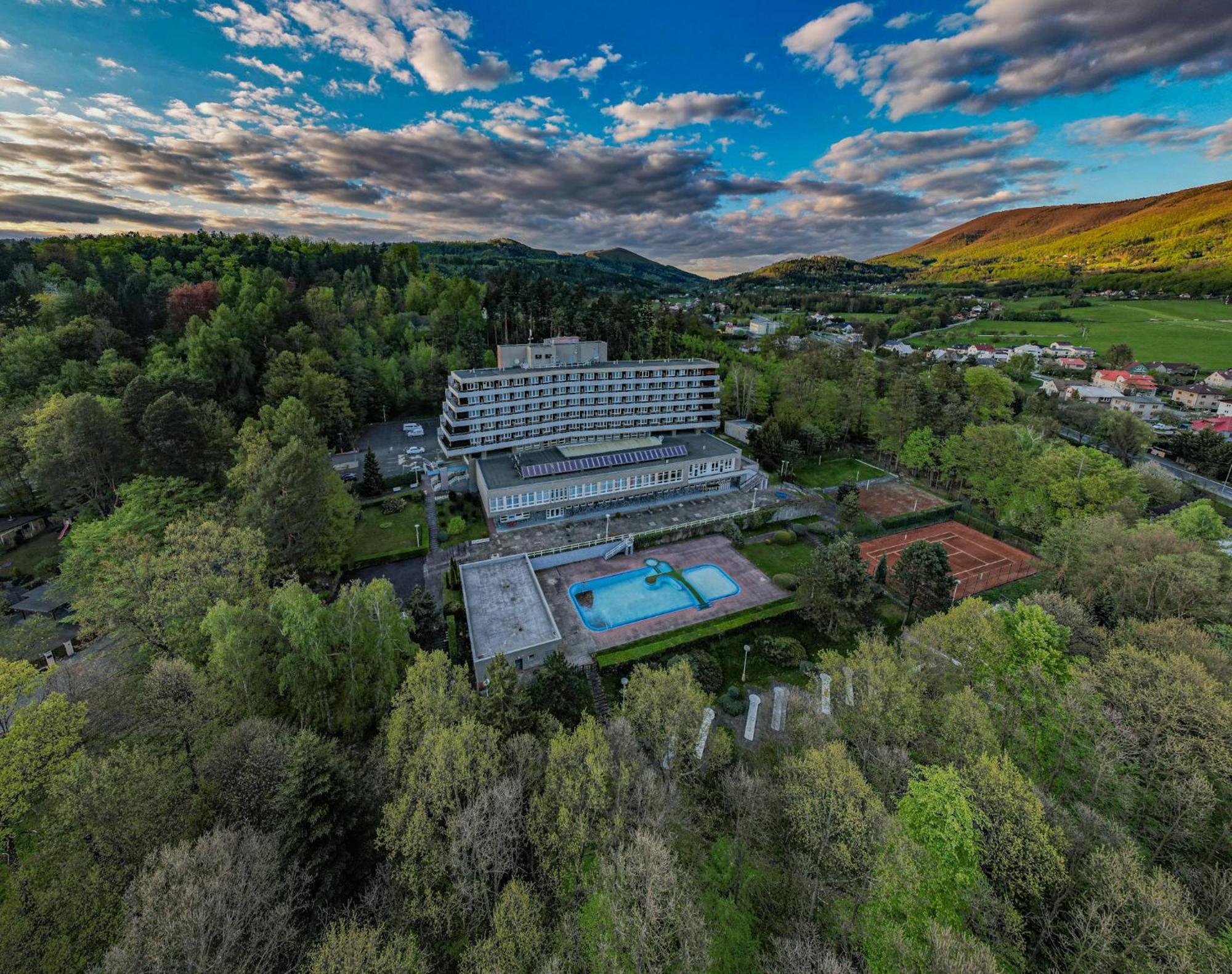 Ibis Styles Relax Roznov Pod Radhostem Hotel ภายนอก รูปภาพ